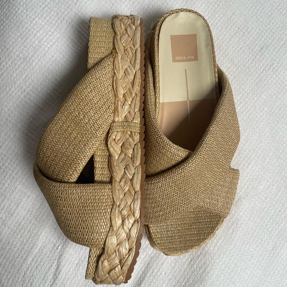 Dolce Vita Blume Sandal - size 9